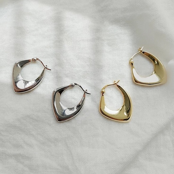 NEW 18K GOLD IRREGULAR HOOP EARRINGS, NICE EARRINGS, CUTE EARRINGS - Picture 3 of 6